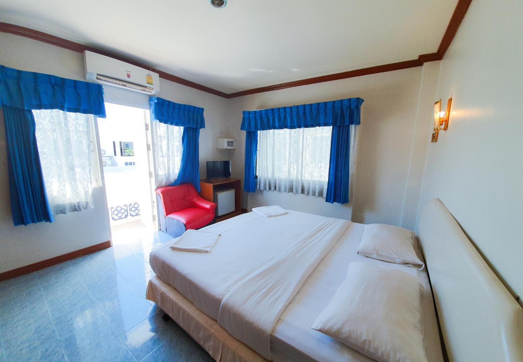 Break Point Hotel Patong Экстерьер фото