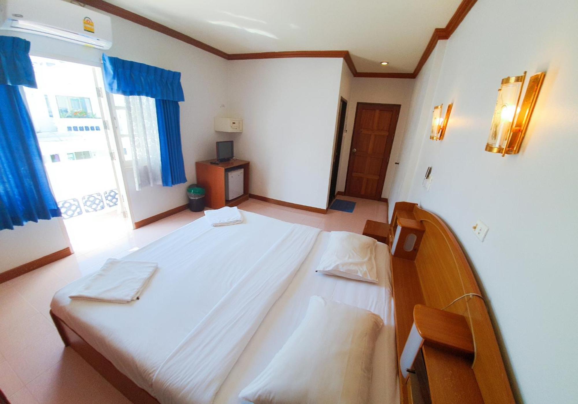 Break Point Hotel Patong Экстерьер фото