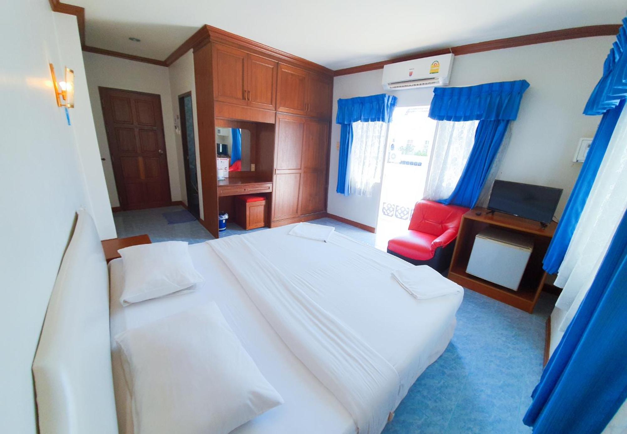Break Point Hotel Patong Экстерьер фото